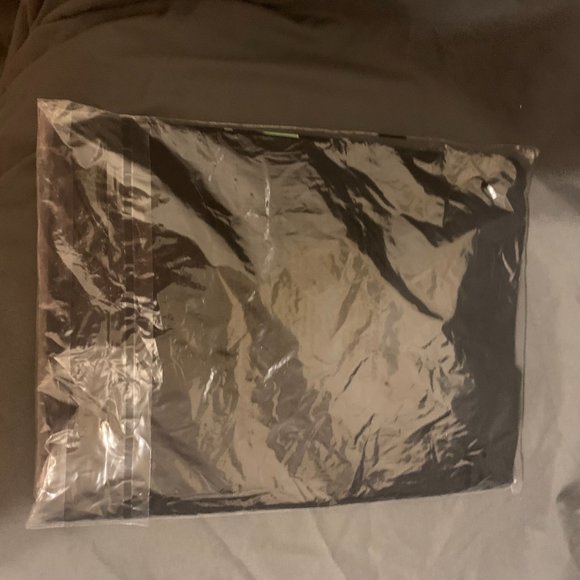 Jeffree Star EXCLUSIVE MYSTERY BOX TEE SIZE LARGE - Picture 2 of 2